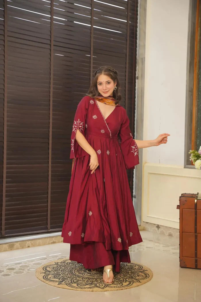 Divine Parinita Suit Set